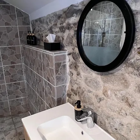 Rubis - Jacuzzi - Pairi Daiza - 6 Pers Brugelette