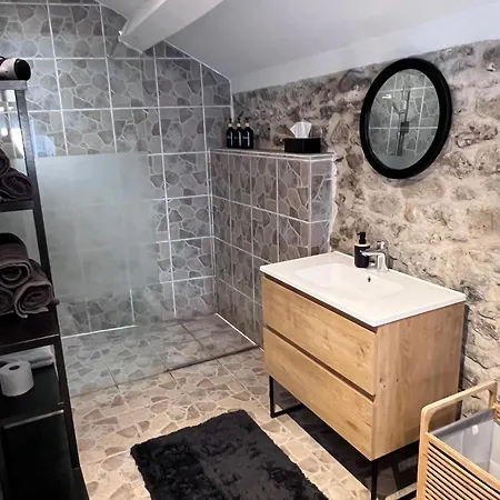 Rubis - Jacuzzi - Pairi Daiza - 6 Pers * Brugelette