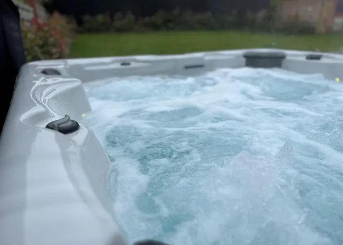 Rubis - Jacuzzi - Pairi Daiza - 6 Pers Hébergement de vacances Brugelette