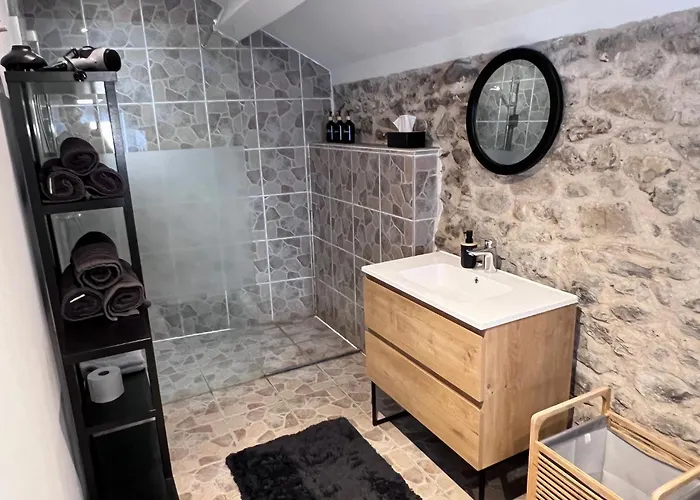 Rubis - Jacuzzi - Pairi Daiza - 6 Pers * Brugelette